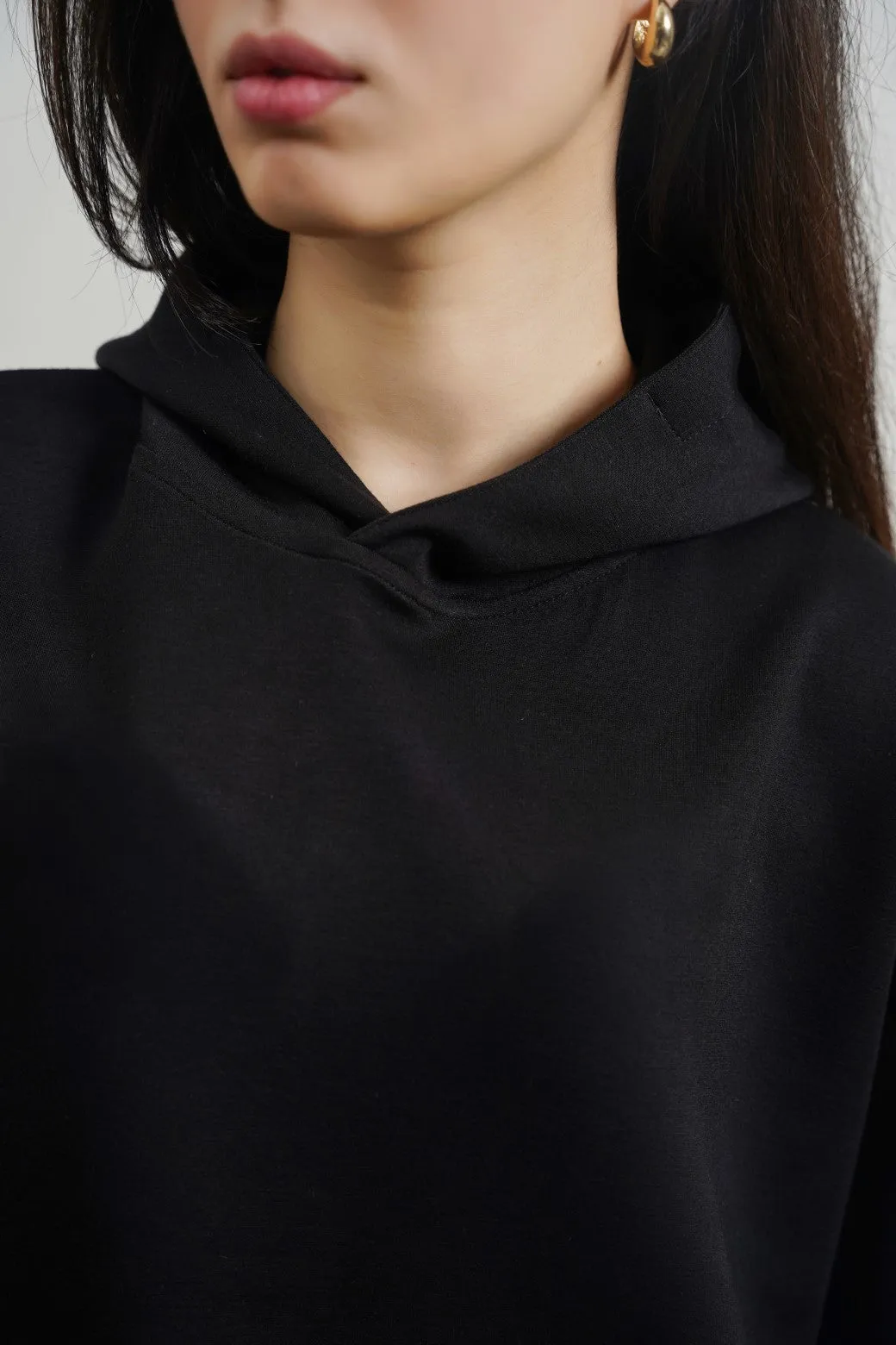 CROPPED NEOPRENE HOODIE